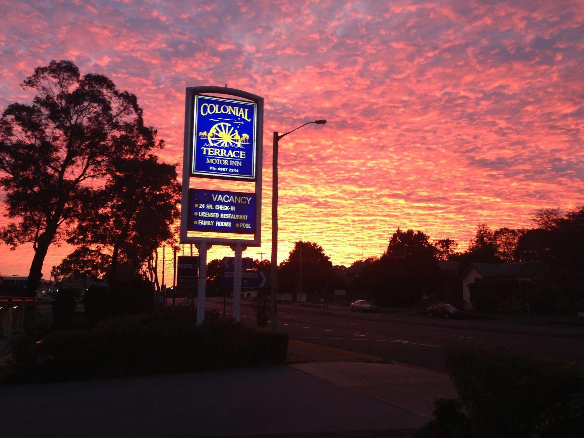 Colonial Terrace Motor Inn Raymond Terrace Exterior foto