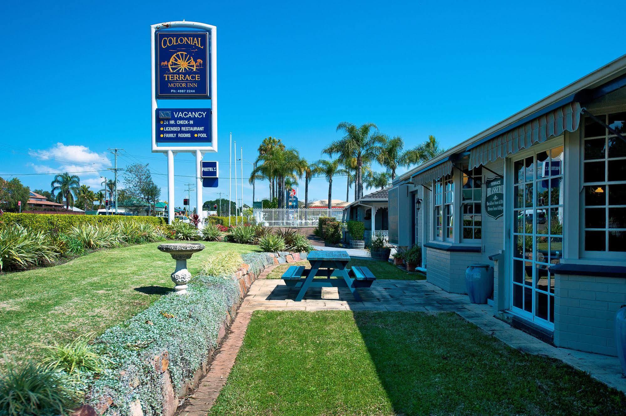 Colonial Terrace Motor Inn Raymond Terrace Exterior foto